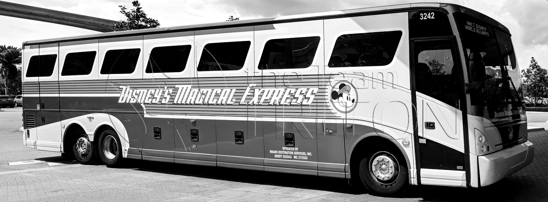 Disneys Magical Express DME bus eyecatch mono
